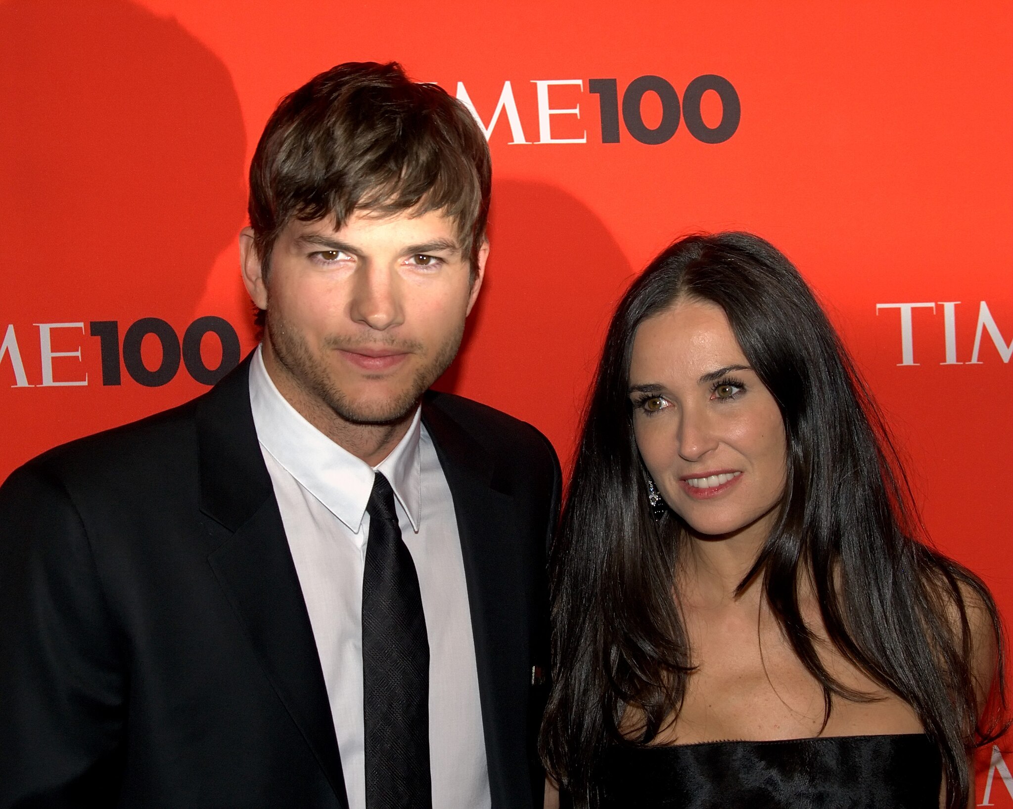 2048px-Ashton_Kutcher_Demi_Moore_Shankbone_2010