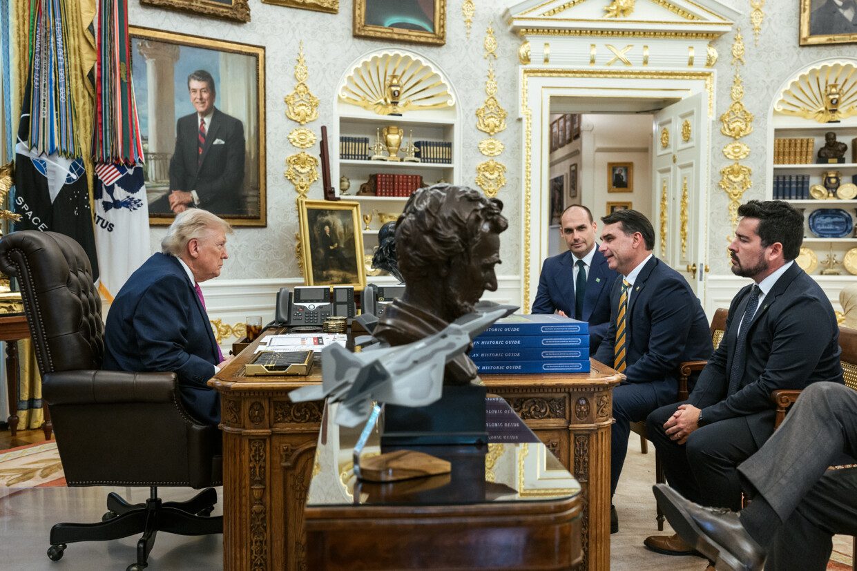 Donald Trump with Eduardo Bolsonaro, Flávio Bolsonaro and Paulo Figueiredo