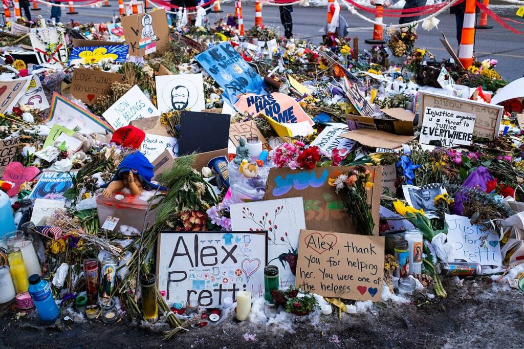 Alex Pretti’s Parents Urge DOJ to Share Evidence in Son’s Killing