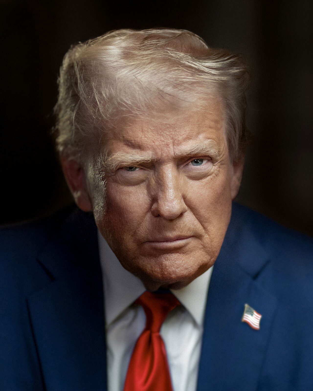Official 2025 presidential portrait of President Donald Trump